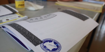 MPJ kërkoi të futet në listë të zezë kompania që i humbte pasaportat, KQZ i dha tender t’i bartë votat e diasporës