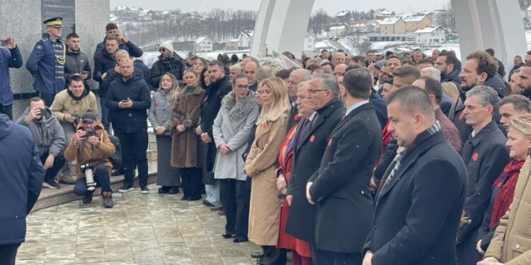 Krasniqi dhe Hamza homazhe në Reçak – zotohen për drejtësi për të gjitha vik’timat e gjeno’cidit serb në Kosovë