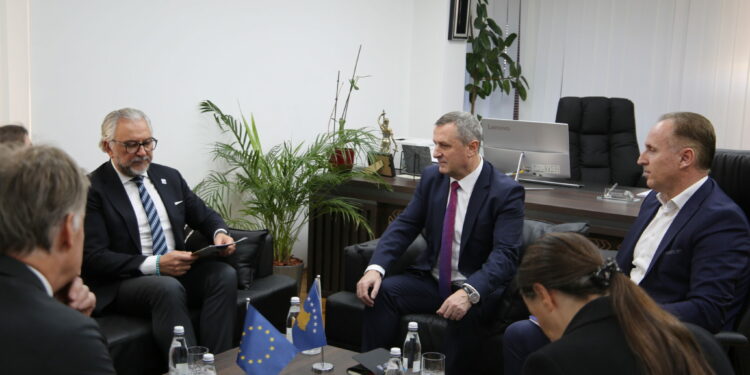 Kryeprokurori Isufaj pret në takim shefin e EULEX-it, diskutojnë për sundimin e ligjit në Kosovë
