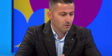 Pushteti e largoi nga puna, djali i dëshmorit kthehet me vendim të Këshillit të Pavarur (VIDEO)