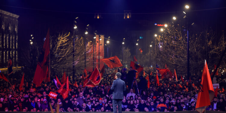 The Guardian: VV humb shumicën, rezultati thotë që partia e majtë e Kurtit duhet të krijojë koalicion