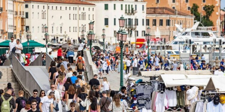 Venecia rrit tarifat për vizitorë, 10 euro hyrja në qytet