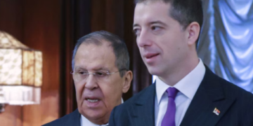 Lavrov me Gjuriqin në Moskë: Do të punojmë së bashku për të shmangur dëmin në NIS