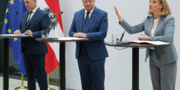 Partitë centriste austriake arrijnë marrëveshje për të formuar një qeveri pa të djathtën ekstreme që fitoi zgjedhjet