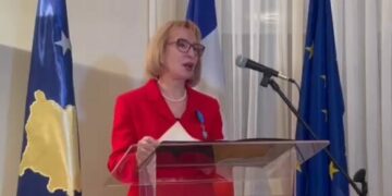 Ish-prokurorja speciale, Drita Hajdari, nderohet nga presidenti i Francës me Urdhrin Kombëtar të Meritës