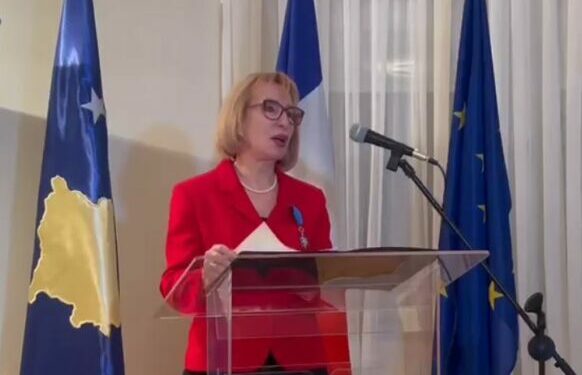 Ish-prokurorja speciale, Drita Hajdari, nderohet nga presidenti i Francës me Urdhrin Kombëtar të Meritës
