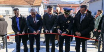 Kurti përdorë policinë në veri dy ditë para zgjedhjeve, përuron nënstacionin në Leshak