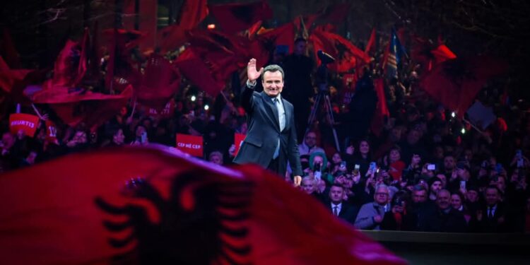 Associated Press: Kurti i pari, por pa shumicën që i duhet ta ndërtojë qeverinë