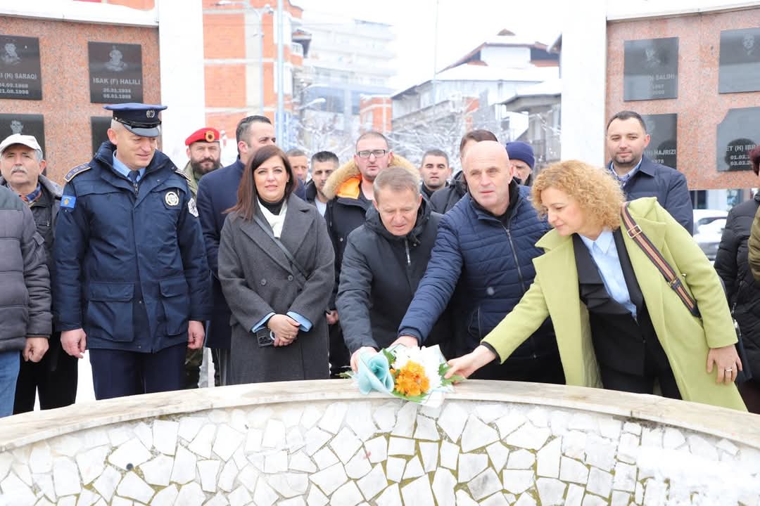 Kryetari Vushtrrisë, Ferit Idrizi për 17 vjetorin e shtetit: Gëzuar Pavarësinë, Kosovë