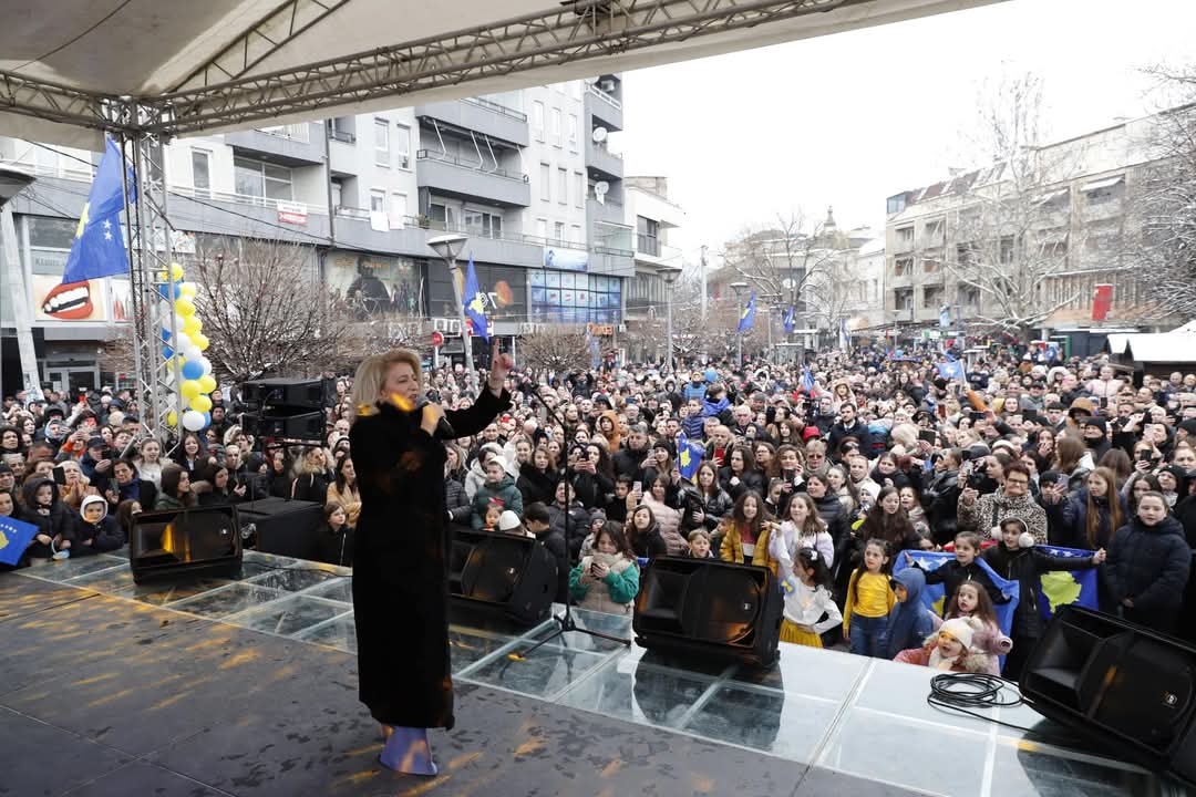 Në Mitrovicë mbahet koncert festiv për nder të 17-vjetorit të Pavarësisë së Kosovës