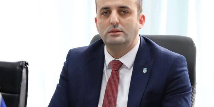 Superheroina politike, njeriu-parti, Mimoza Kusari Lila