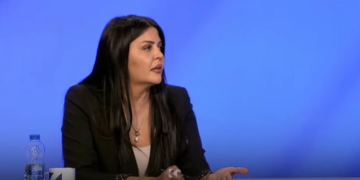 “Kurti një mashtrues”, Krasniqi: Po i mbushin sallat me njerëz të Maqedonisë