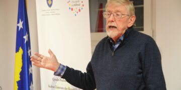 Walker: Albright më premtoi punë të tjera në diplomaci pas Reçakut, por nuk ndodhi