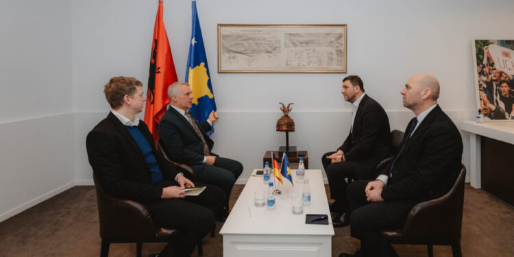 Krasniqi takon ambasadorin Rohde, flasin mbi zhvillimet politike dhe fushatën zgjedhore