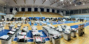 Policia zbarkon në qendrën e numërimit në Vushtrri, dyshohet për manipulim me vota brenda partive LDK e VV