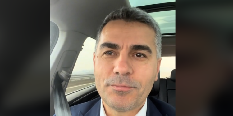 Në një ditë fushate, Xhafer Tahiri ndan kohë për faljen e xhumasë