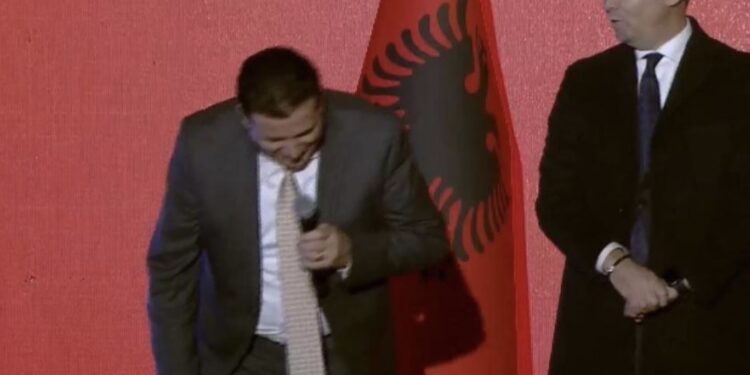 Bahtiri emocionohet pasi e ftoi Kurti para simpatizantëve: Në VV jam futur në vitin 1919 (VIDEO)