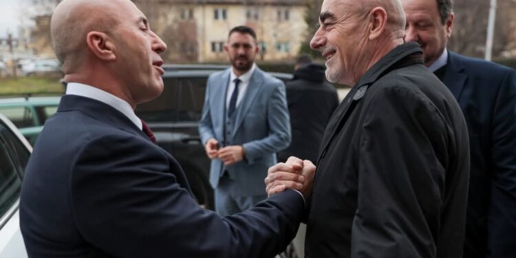 Nuredin Lushtaku dhe Ramush Haradinaj vizitojnë degën e OVL-UÇK-së në Drenas