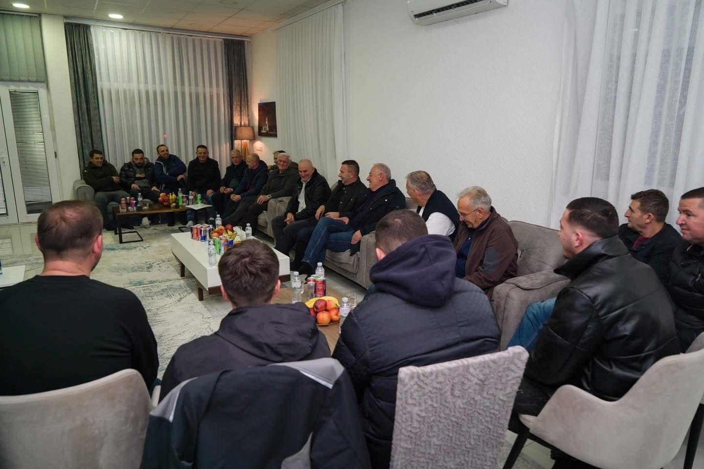 37-shi i PDK-së, Kurtan Kajtazi, merr mbështetjen e familjes së madhe Mustafa në Dobërllukë