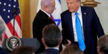 Trump propozon largimin e palestinezëve nga Gaza për t’i hapur rrugë “pronësisë” amerikane