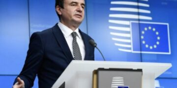 Profesori i njohur i marrëdhënieve ndërkombëtare tregon se si Kurti ia humbi Kosovës investitorët e huaj