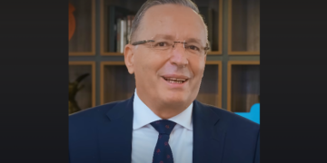 Bedri Hamza i fton qytetarët në tubimin përmbyllës: Shihemi të shtunën në sheshin Zahir Pajaziti