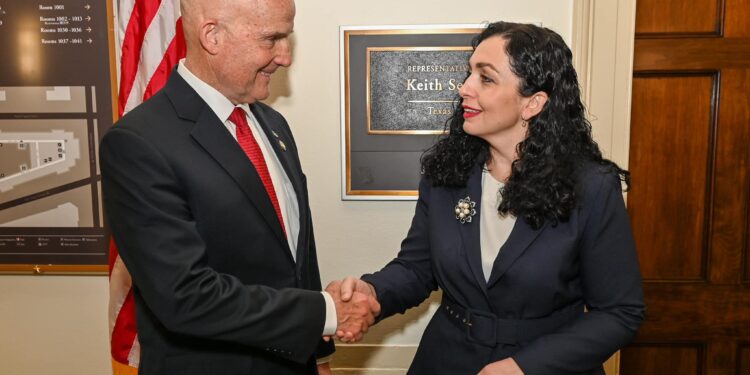 Osmani takohet me kongresistin Self, ja çfarë u diskutua
