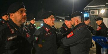 Komandanti Massimo dekoron me medalje ushtarët italianë të KFOR-it