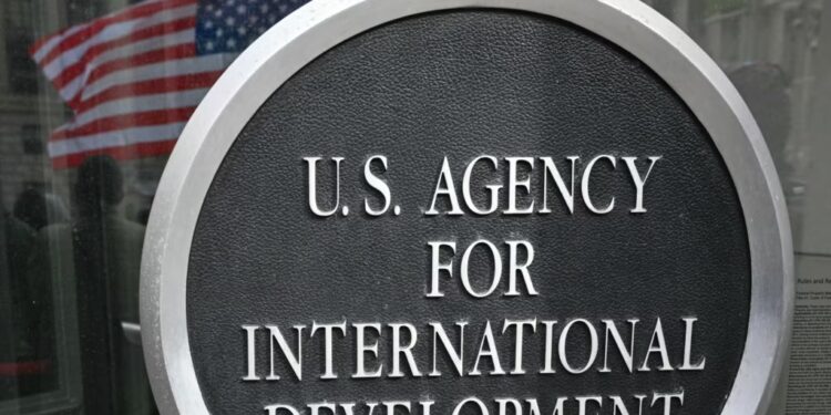 Pritet të shkurtohet pjesa më e madhe e punonjësve të USAID-it