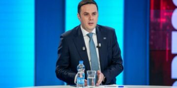 “Del në Kuvend e thotë ty po t’kërkon Vuçiqi, kjo është arrogancë – Këtu përfundojnë komunikimet tona”, Abdixhiku për gjuhën e Kurtit