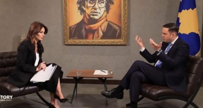 Abdixhiku për Kurtin: Ky e ka politikën showbizz përplasje me fjalë, pa asnjë projekt
