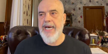 Arrestimi i Veliajt, Rama thyen heshtjen: U mor pa gjyq nga zyra e u mbyll në qeli