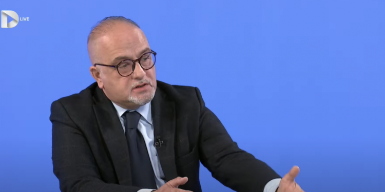 Nëse krijohet Asociacioni për serbët në Kosovë, të bëhet edhe për shqiptarët në Serbi, thotë profesori nga Beogradi