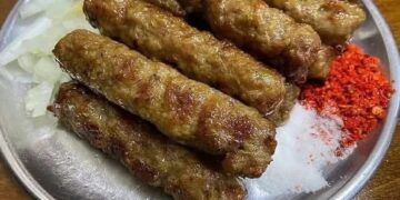 Në Shkup organizohet “Liga e kampionëve në ngrënien e qebapëve”, më i shpejti fiton 500 euro!