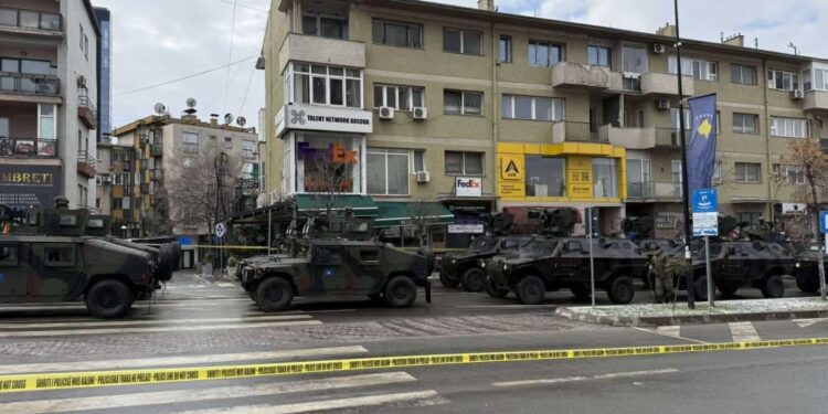 Ushtria me mjetet e blinduara: Përgatitjet e fundit për parakalimin e Ushtrisë dhe Policisë