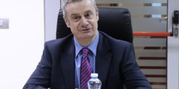 Ambasadori i Britanisë uron pavarësinë me një video: Britania është krenare që feston arritjet e Kosovës