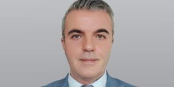 Skan’dalozi Luan Gacaferri i bie pishman, e fshin postimin ku iu gëzua lajmit se Hashim Thaçi ka probleme shëndetësore