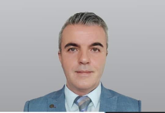 Skan’dalozi Luan Gacaferri i bie pishman, e fshin postimin ku iu gëzua lajmit se Hashim Thaçi ka probleme shëndetësore