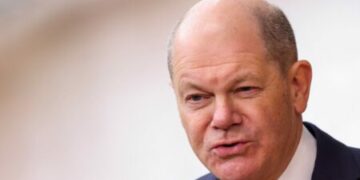 Trump e quajti Zelenskyn diktator, reagon Scholz: Deklaratë e rrezikshme
