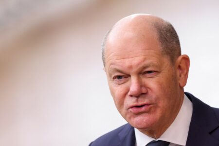 Trump e quajti Zelenskyn diktator, reagon Scholz: Deklaratë e rrezikshme