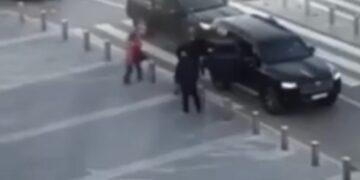 Përcjellje si për liderë shtetërorë: Dy vetura dhe të paktën katër truproja shoqërojnë fëmijët e Presidentes Osmani