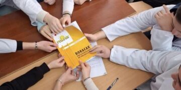 Mbështetur nga Kryqi i Kuq mbahet punëtoria “Promovimi i Vlerave Humane” në shkollën “Dr Xheladin Deda” në Mitrovicë