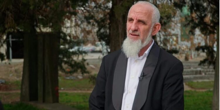 “I kam sha me nanë e babë”: Komandant Hoxha tregon prapaskenat nga intervistimi në Hagë