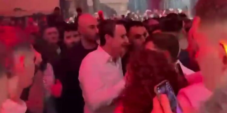 Tragjedia në Jabllanicë s’e pikëlloi Kurtin, mbrëmë festonte në një klub (VIDEO)