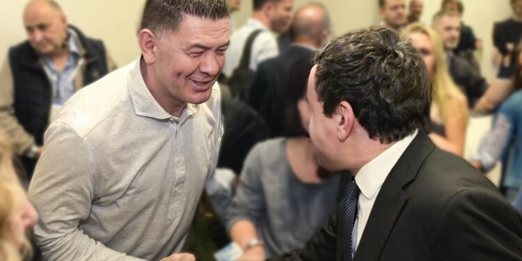 Luan Krasniqi në mbështetje të Albin Kurtit