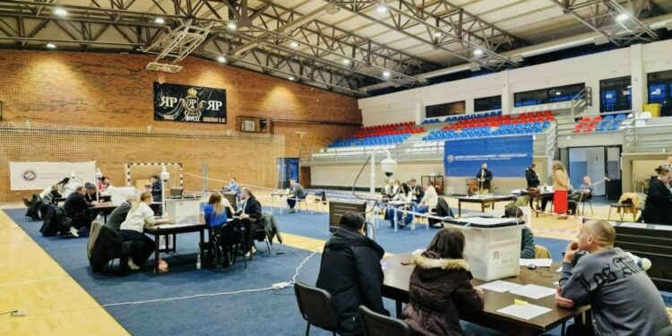 Numërimi i votave për deputetë, përplasje verbale mes vëzhguesve të LVV dhe LDK