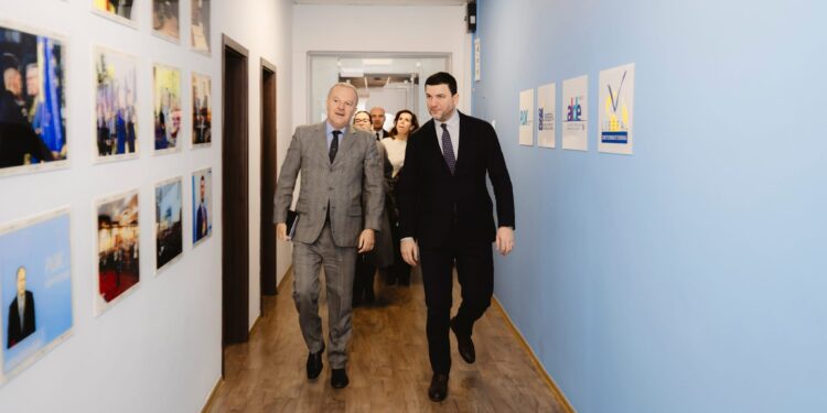 Memli Krasniqi takon ambasadorin italian De Riu: Të gjitha partitë duhet të mbeten të përkushtuara për një Kosovë më të mirë