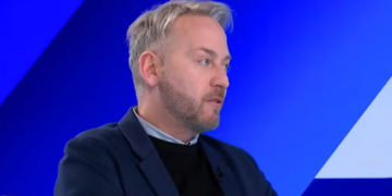 Deda: Qeveria e re mos t’i bie murit me kokë, le t’i heq sanksionet, Kosova mos të pësojë më shumë