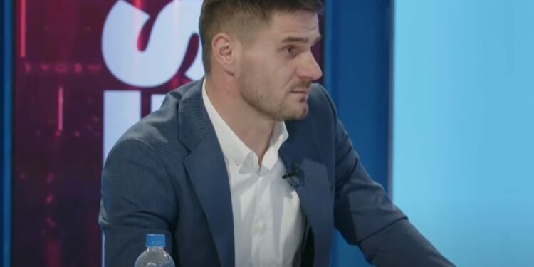 Olluri për Donika Gërvallën: Budallaku që e shpërfaq ajo në tubime është fytyra e vërtetë e Vetëvendosjes