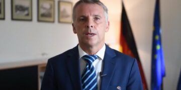 Ambasadori i Gjermanisë viziton qendrën e votimit në Graçanicë: Demokracia është e gjallë